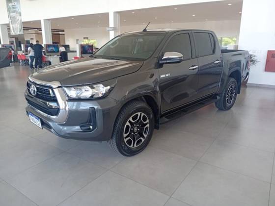 TOYOTA HILUX 2.8 D-4D TURBO DIESEL CD SRV 4X4 AUTOMÁTICO